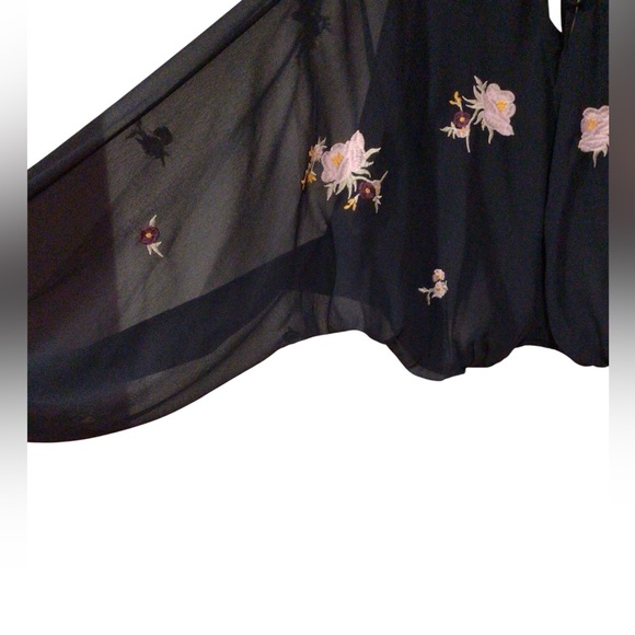 Altr’d State size XS Floral Embroidered Navy Top with butterfly sheer sleeves - Picture 3 of 5